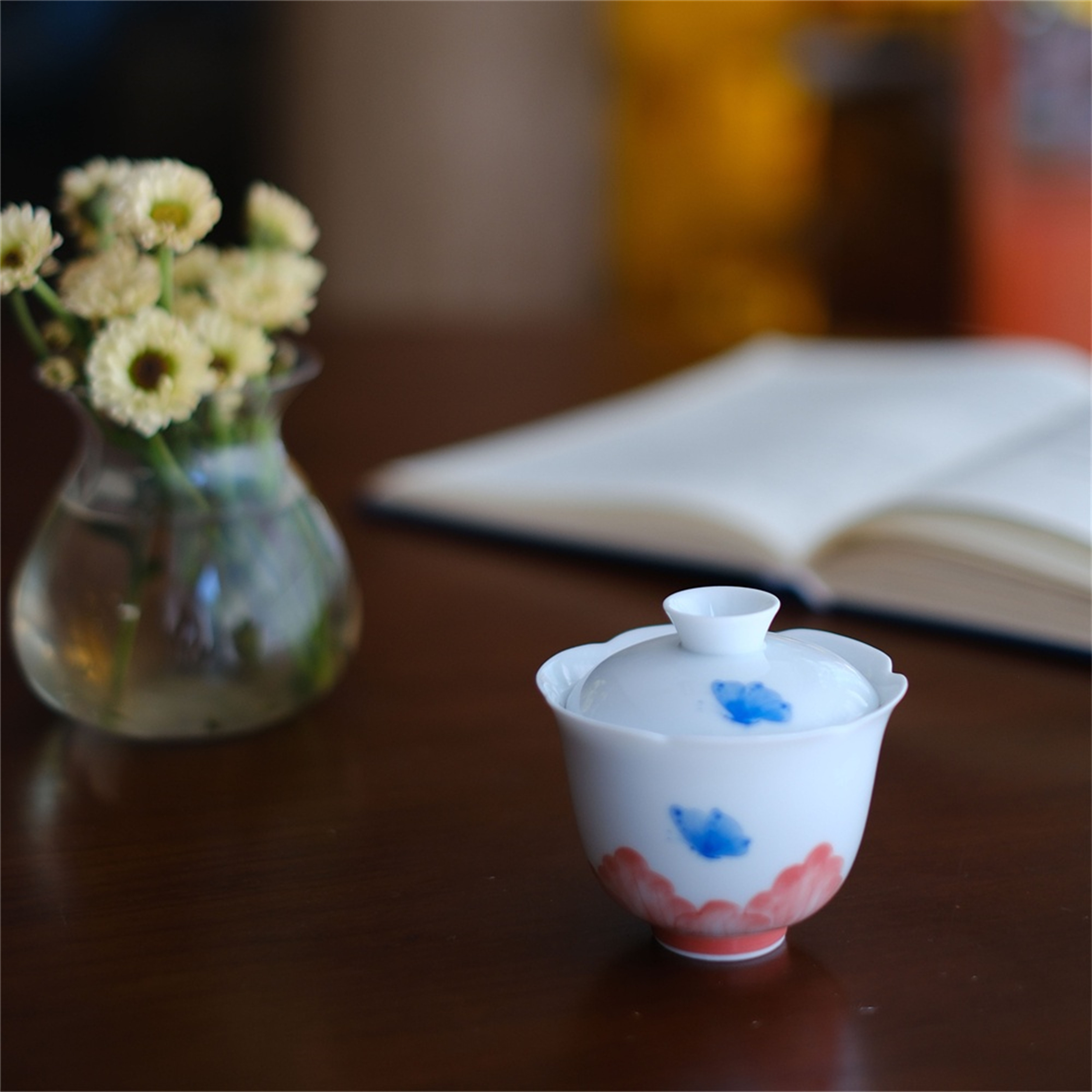 大碗茶器戏蝶游花葵口手绘二才盖碗中式手绘防烫泡茶碗容量110ml