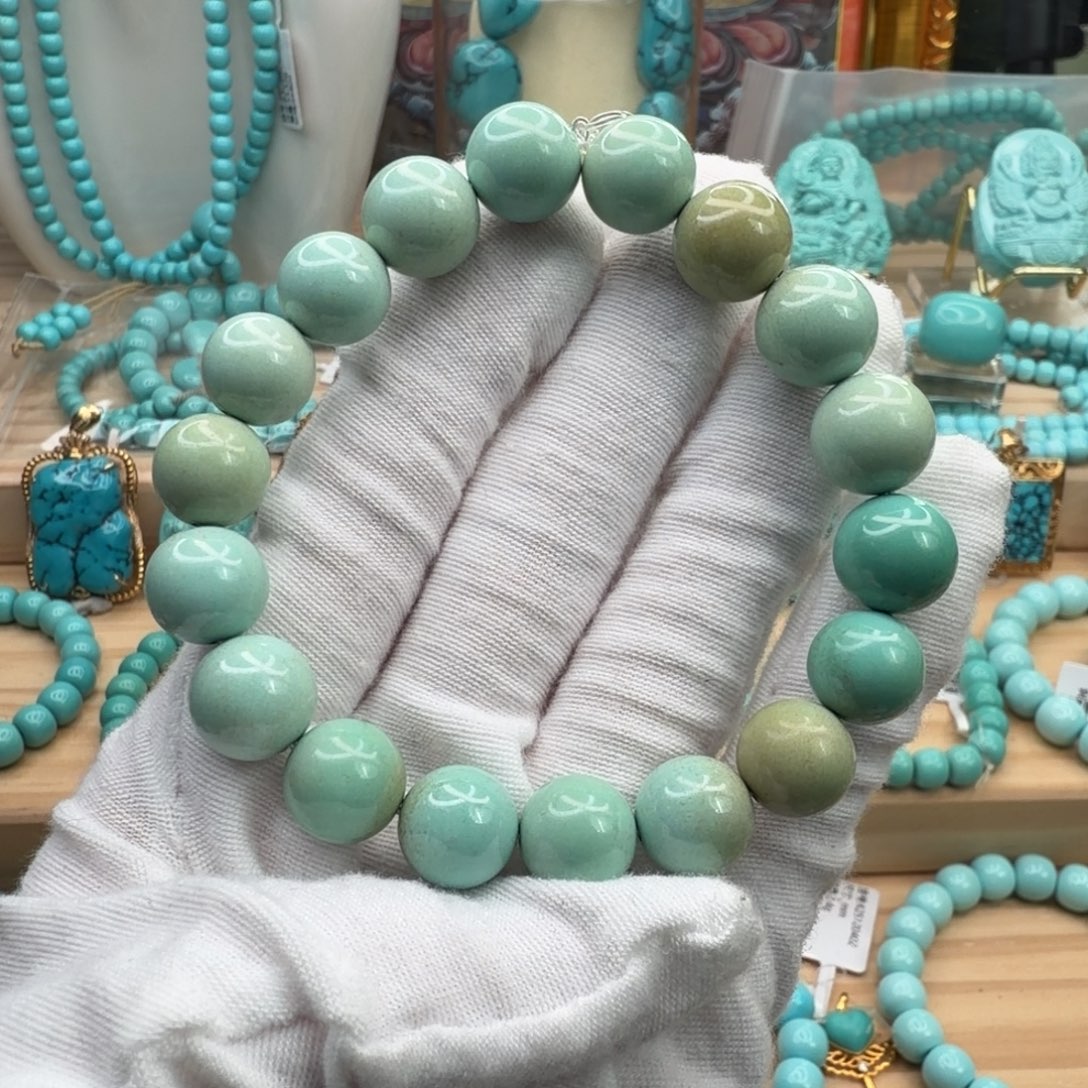 绿松石未镶嵌珠宝奇石