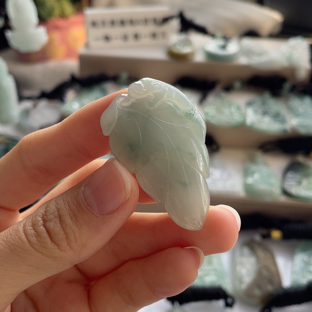 翡翠未镶嵌颈饰叶子