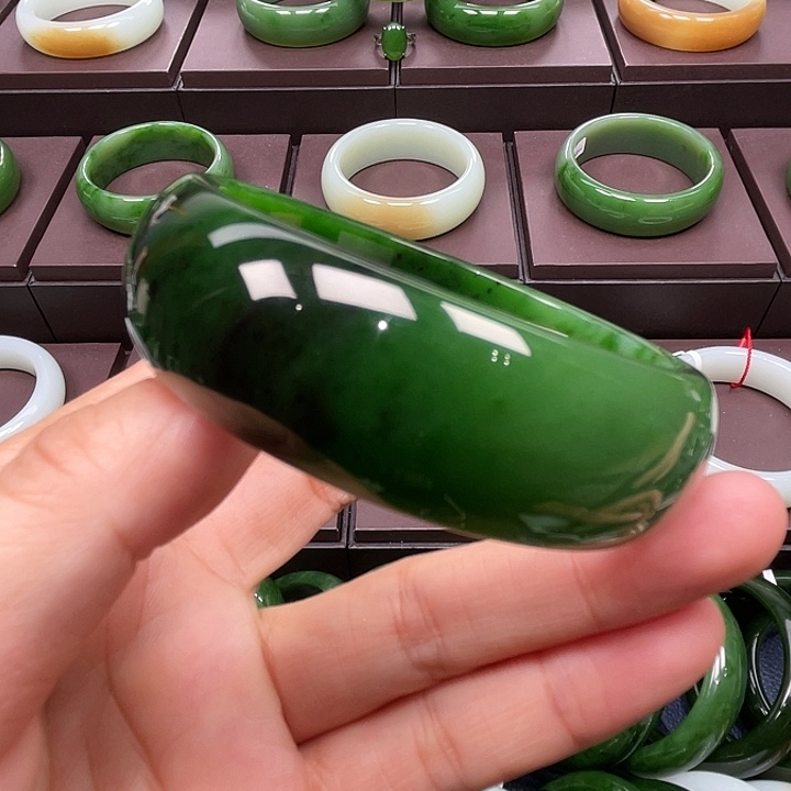 和田玉未镶嵌手镯