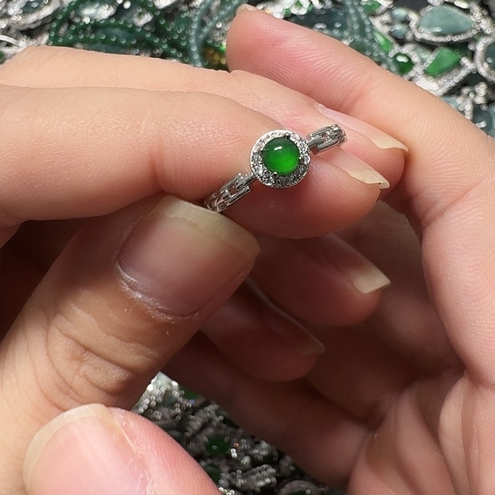 翡翠未镶嵌颈饰天然A货翡翠放漏