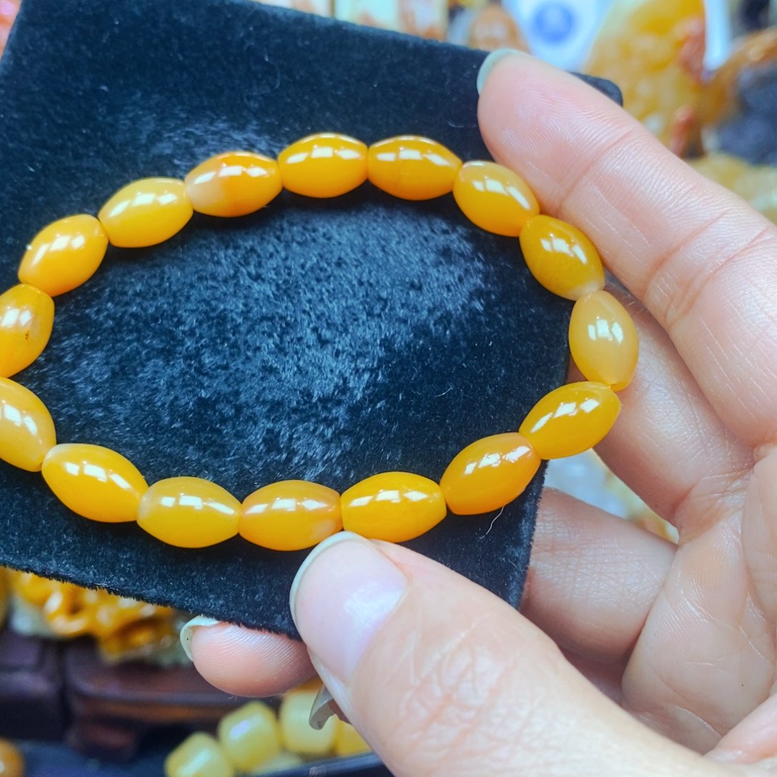 未镶嵌石英质玉（黄龙玉）颈饰