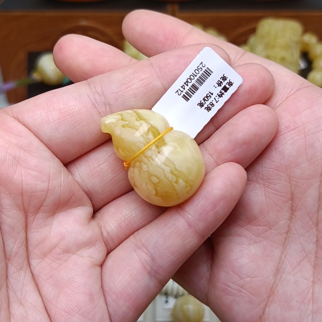 蜜蜡颈饰未镶嵌立体葫芦