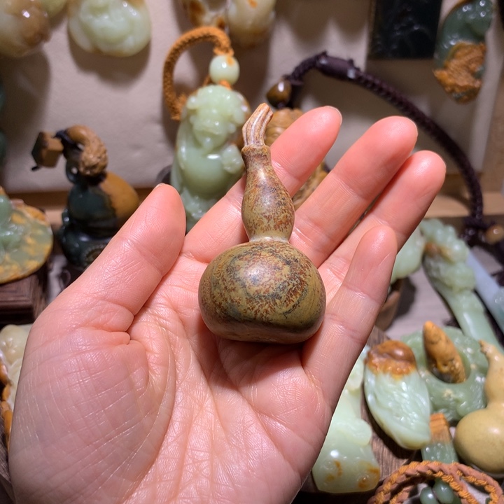 普***蛙岫岩河磨玉（透闪石质玉）未镶嵌把件