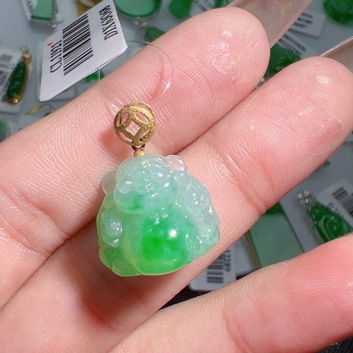 翡翠挂件18K金镶嵌翡翠