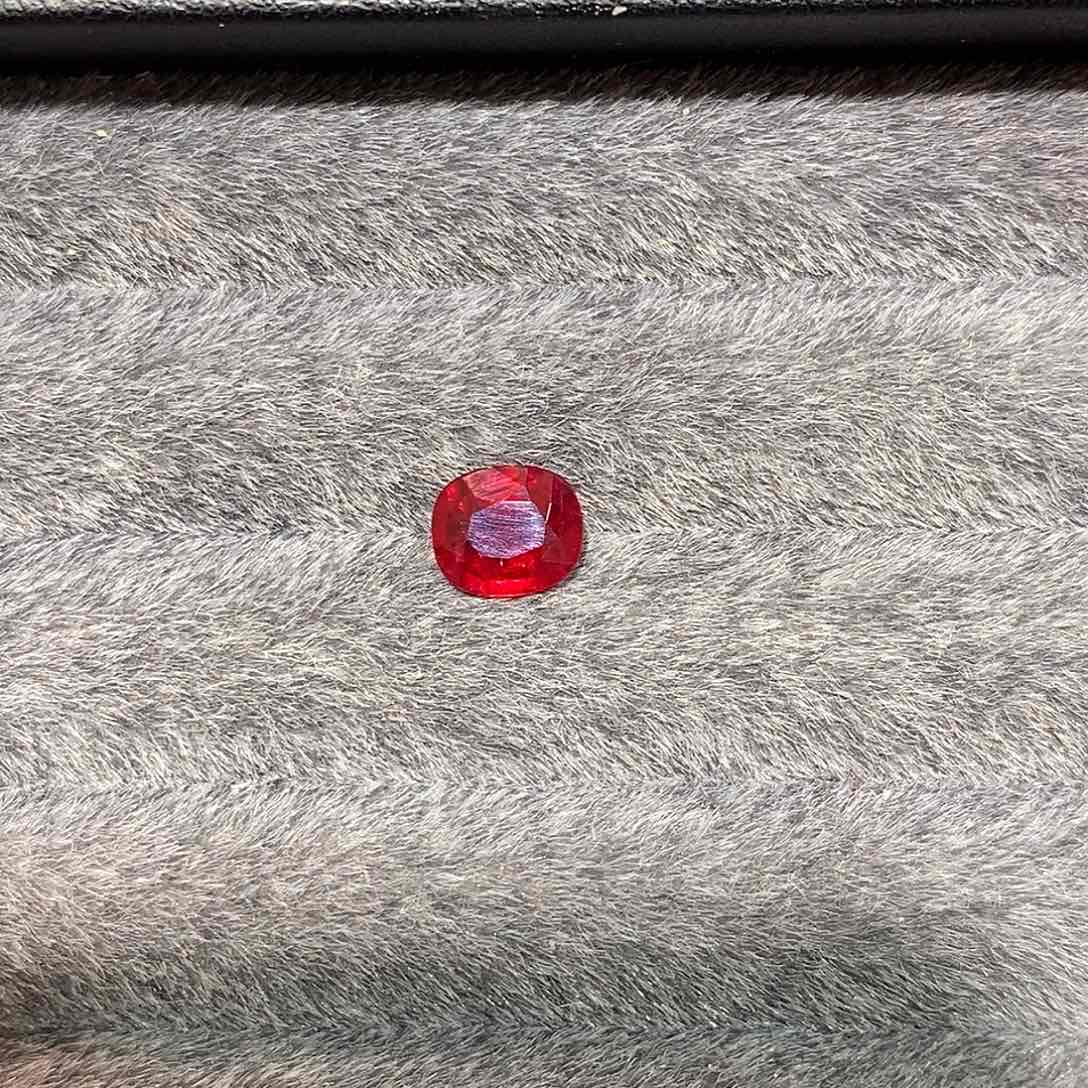 红宝石裸石未镶嵌
