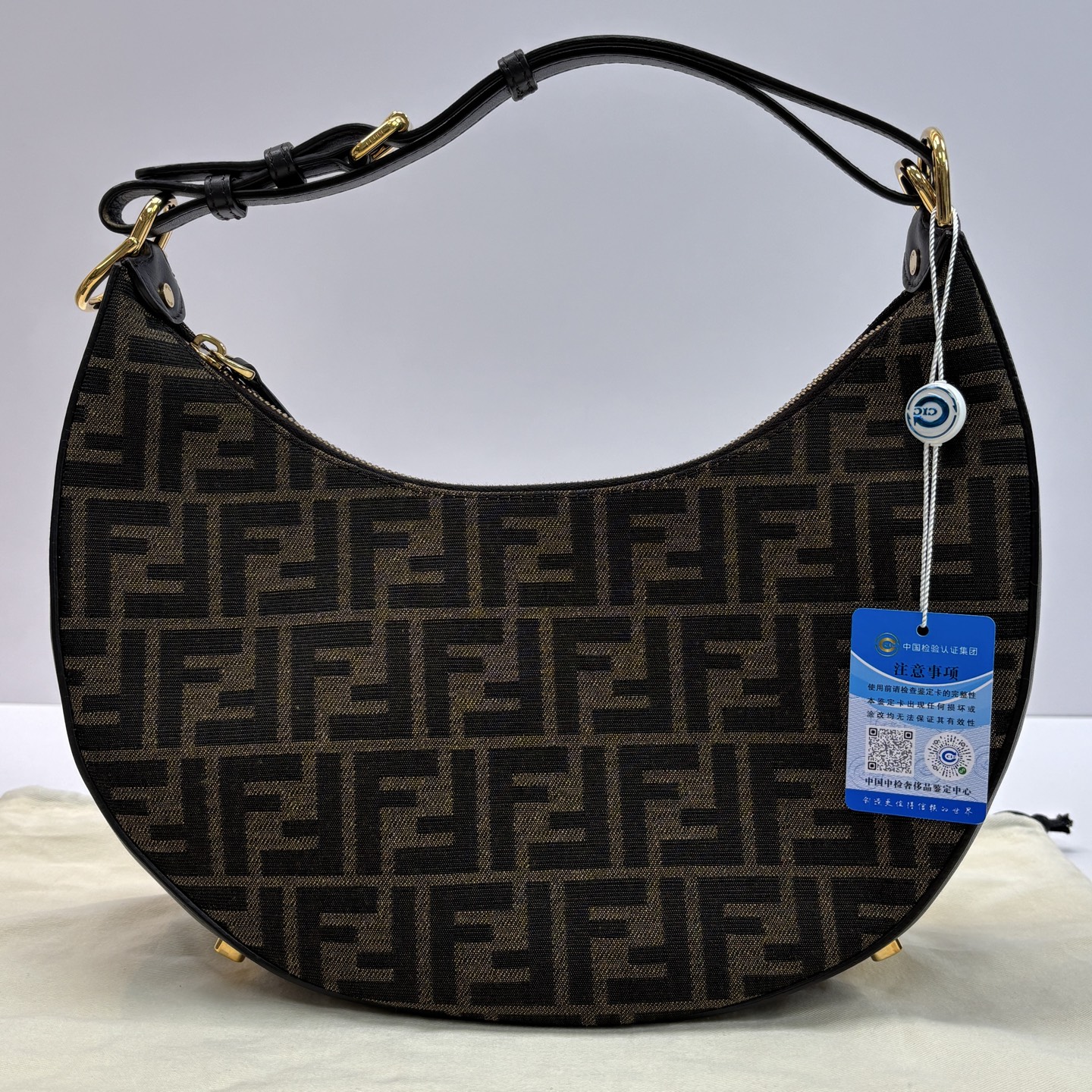 95新 FENDI/芬迪 graphy老花金扣拼皮手提单肩月亮包 28303