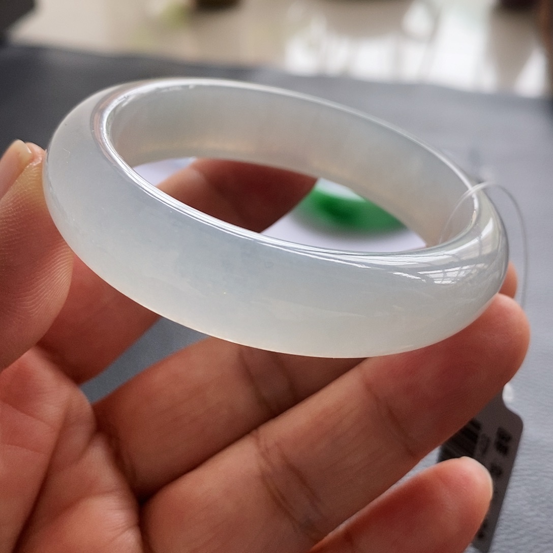 翡翠手镯（贵妃镯）未镶嵌天然翡翠手镯