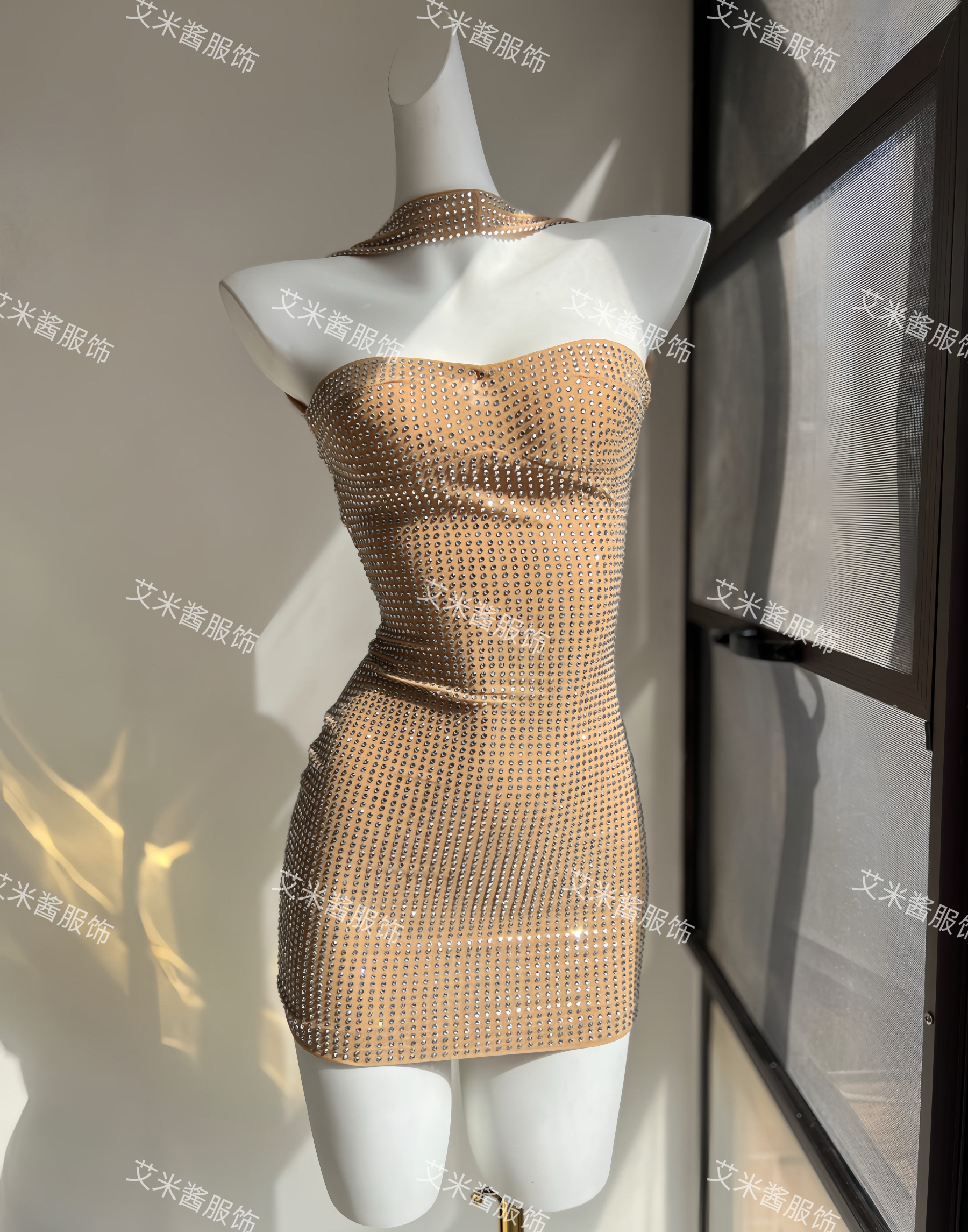 【艾米酱】反挂脖欧美名媛风烫钻连衣裙高级后妈裙2025新款爆款洋气