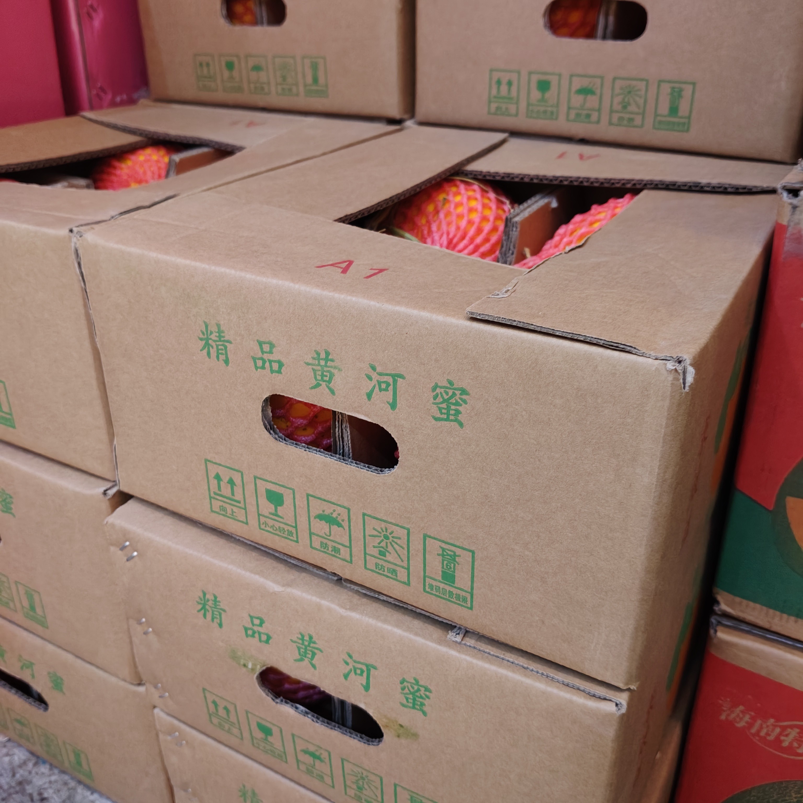 黄河密哈密瓜，一件14斤左右