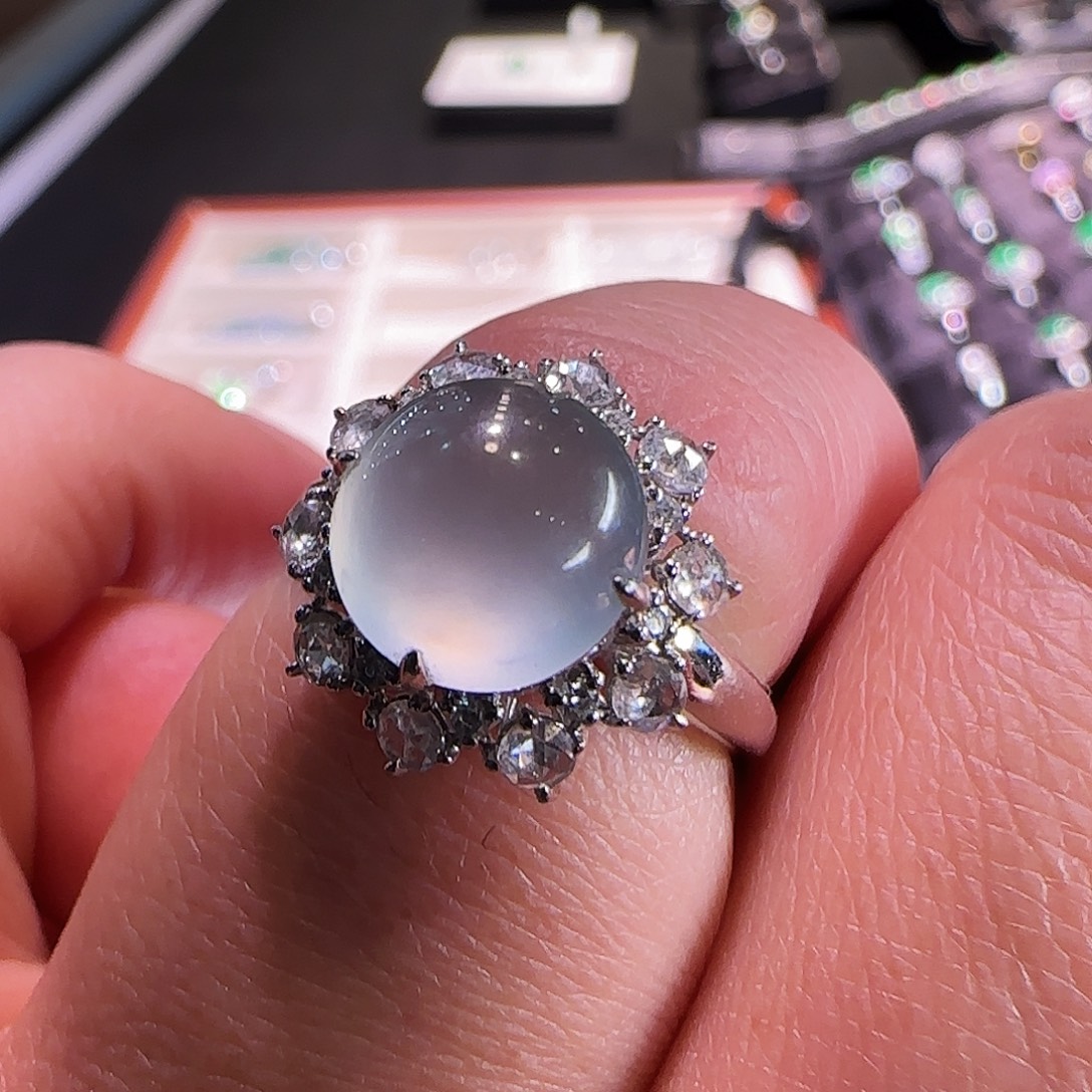 翡翠18K金镶嵌戒指