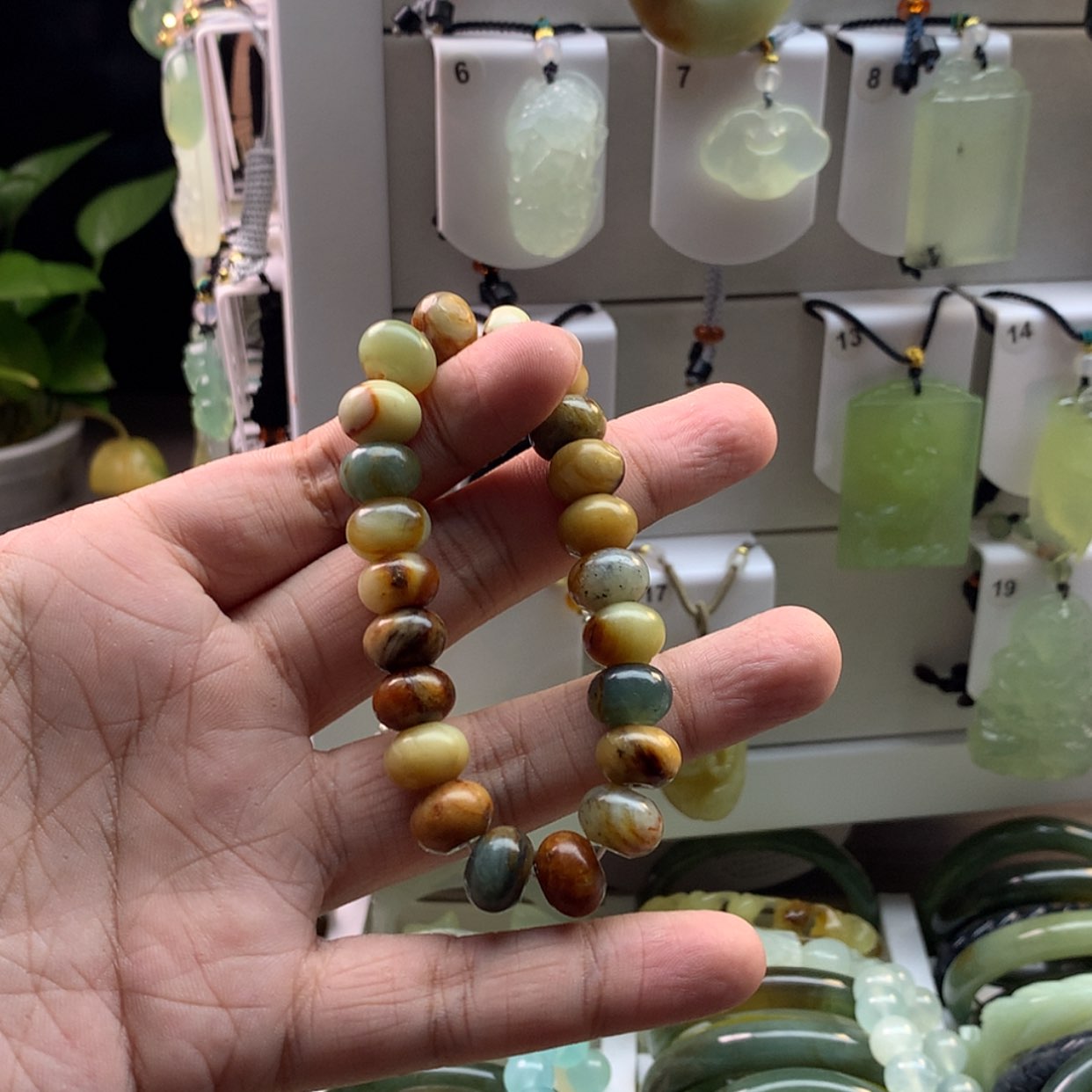 【闪购商品】蛇纹石玉颈饰未镶嵌