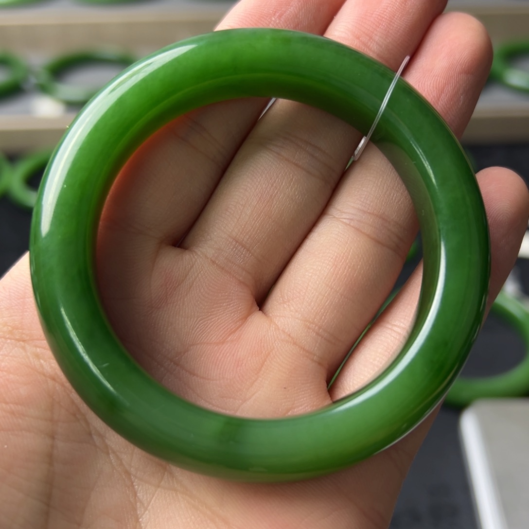 和田玉（碧玉）手镯未镶嵌落**子