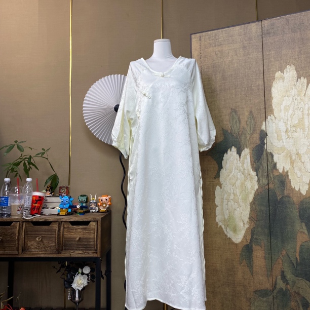 【99】新中式提花盘扣v领白色连衣裙