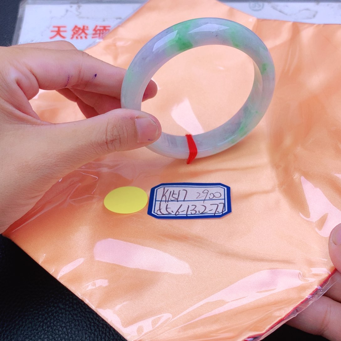 翡翠手镯未镶嵌翡翠