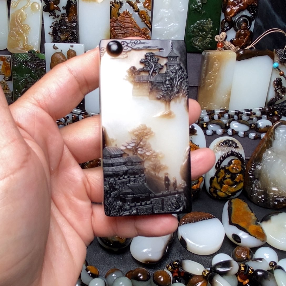 和田玉颈饰未镶嵌一**间