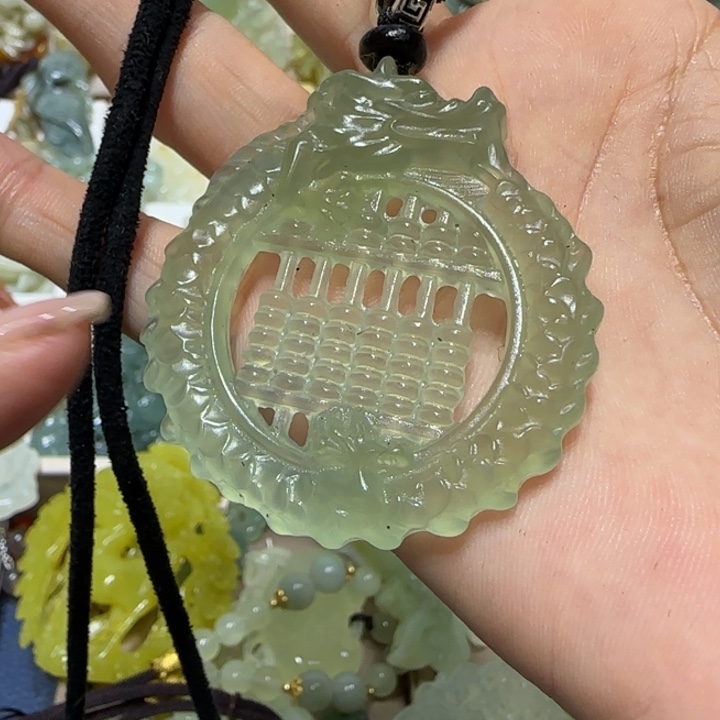 蛇纹石玉吊坠未镶嵌