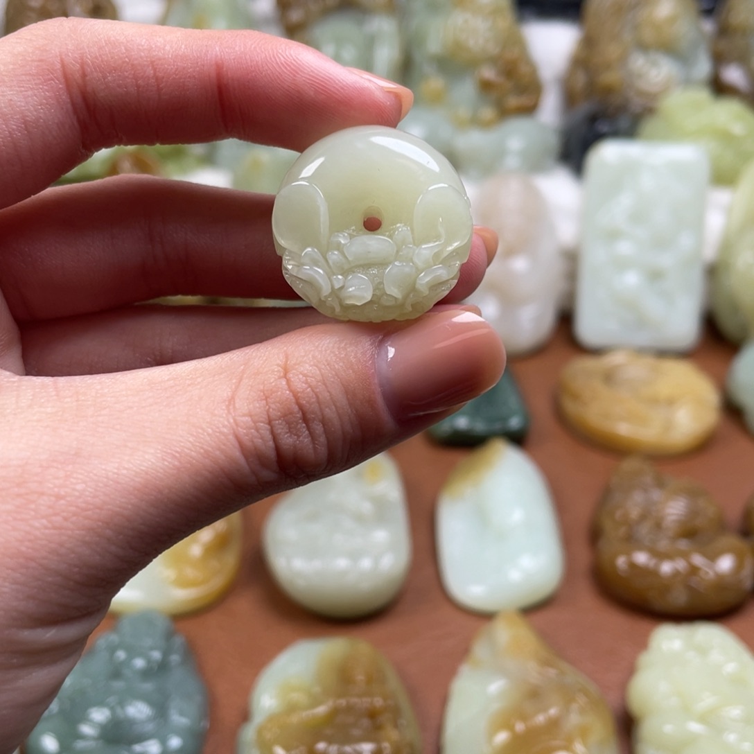 和田玉未镶嵌颈饰