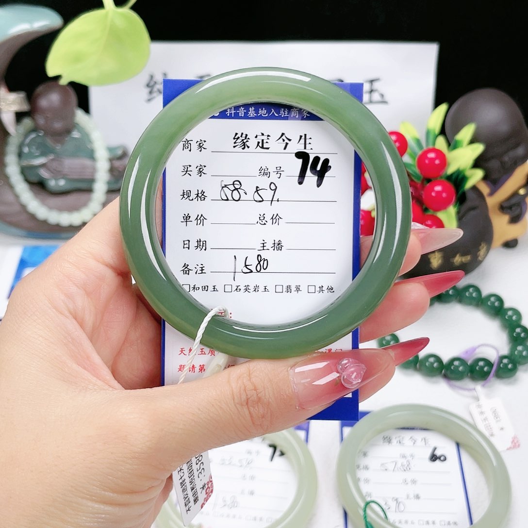 和田玉手镯未镶嵌