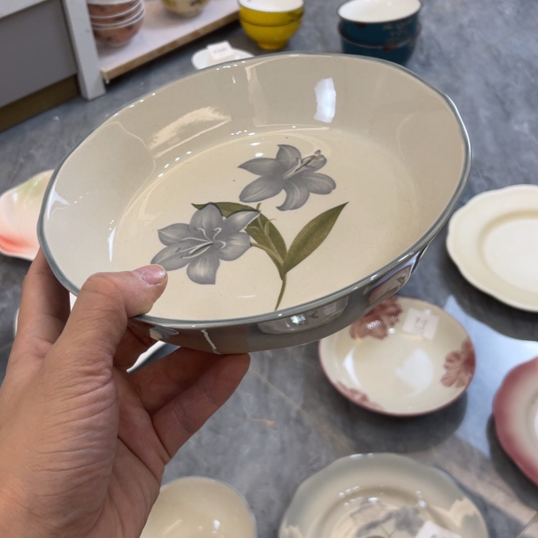 陶瓷微瑕餐具介意勿拍，满18飞！