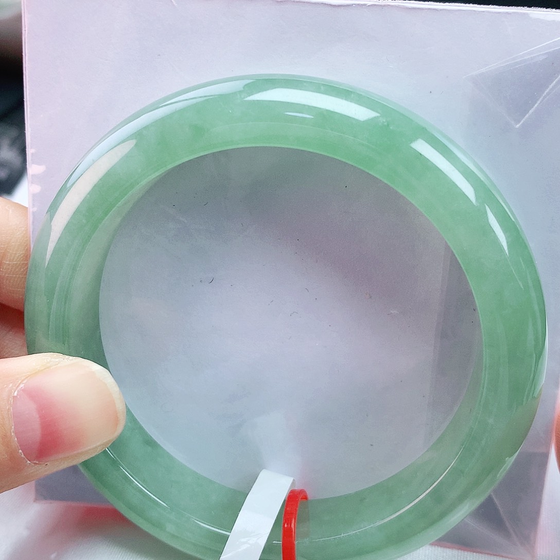 翡翠手镯未镶嵌56圈