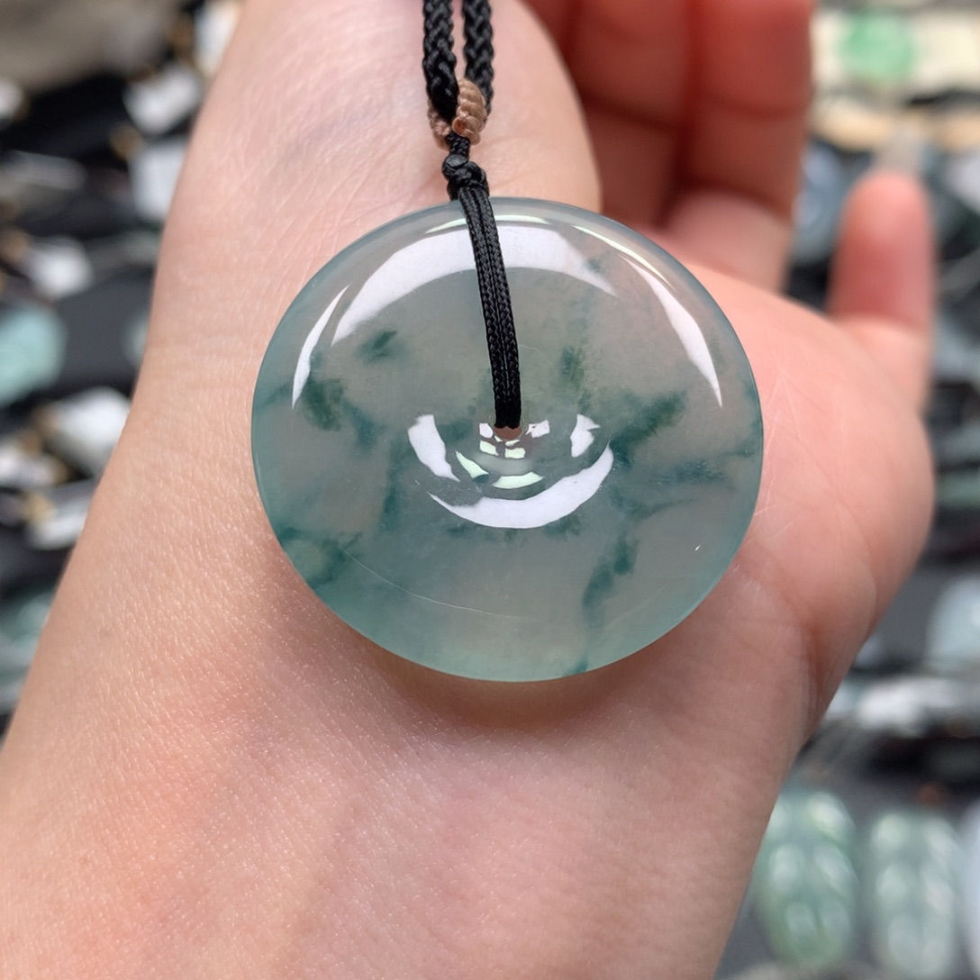 翡翠颈饰未镶嵌扣子