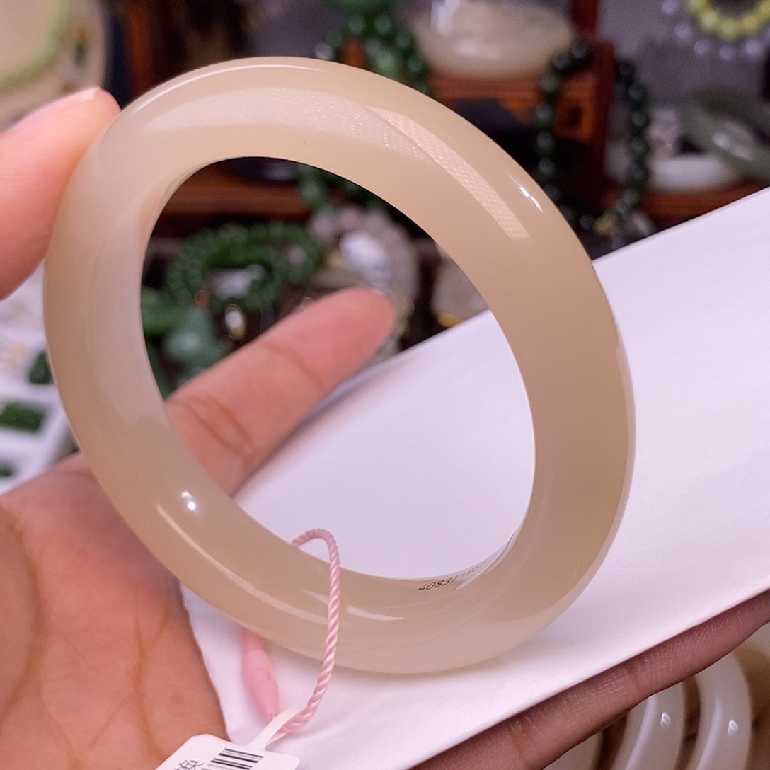 和田玉藕粉老熟料老料收藏天花版手镯57.5圈未镶嵌