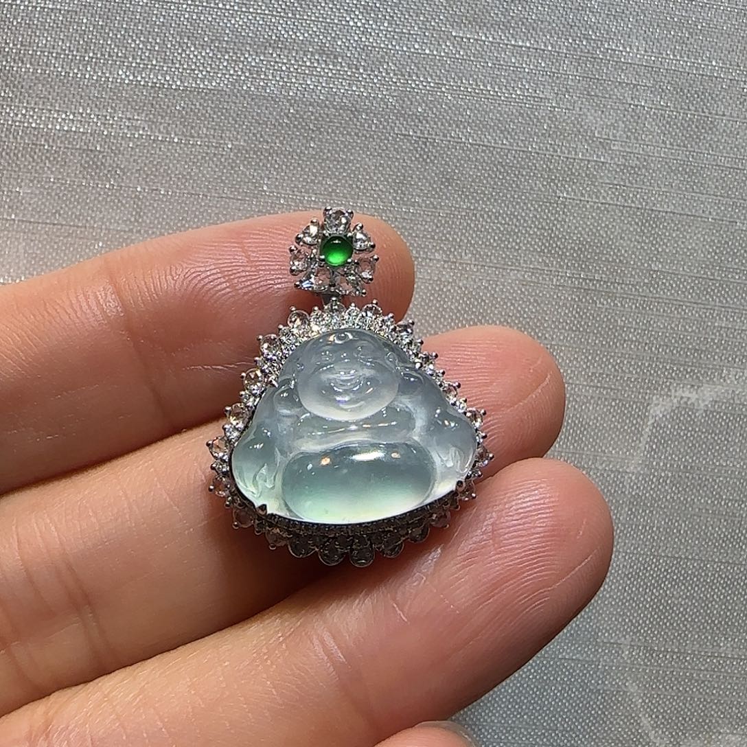 翡翠18K金镶嵌颈饰佛