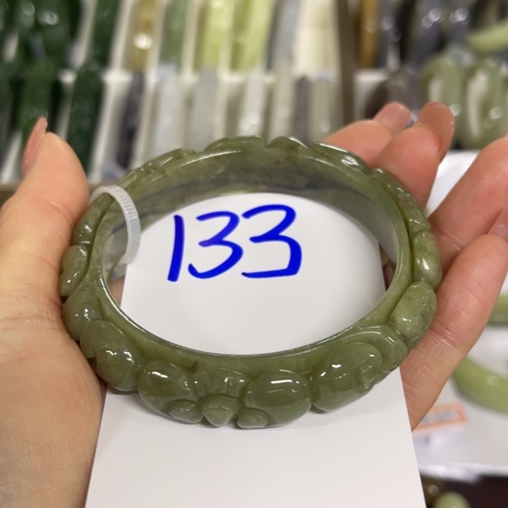 和田玉未镶嵌手镯