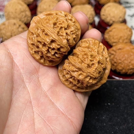 文玩核桃把件?****呢A11全品无修宫灯狮子头文玩核桃精品