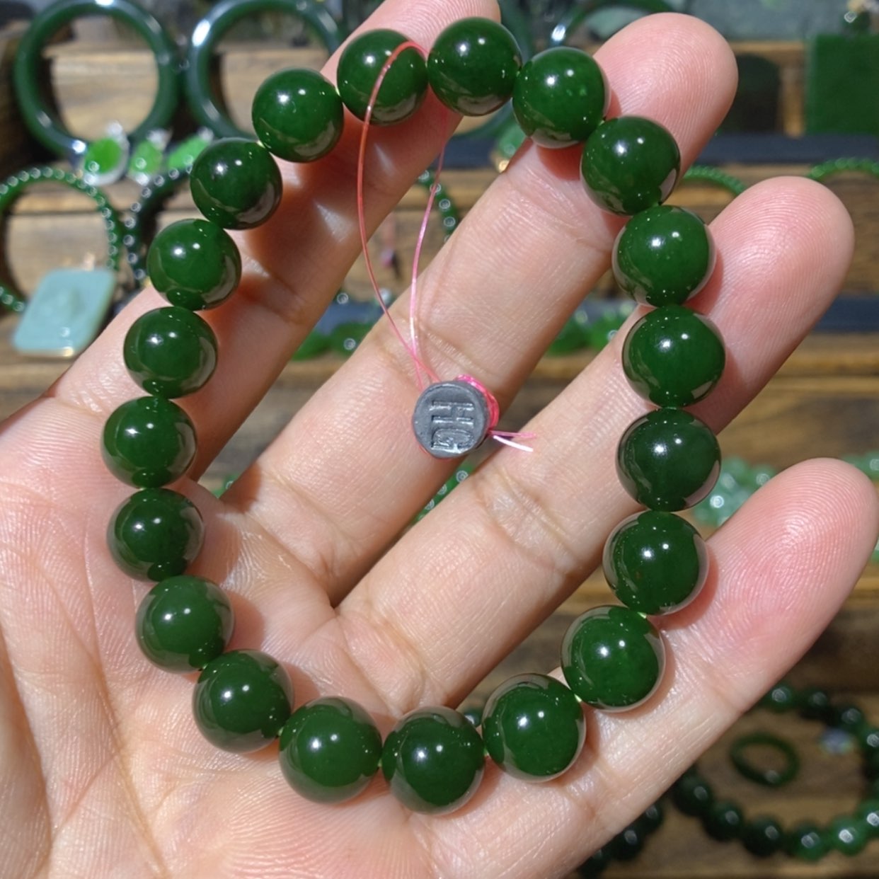 【闪购商品】吊坠(不含链)未镶嵌和田玉俄七红皮菠菜绿手串 10