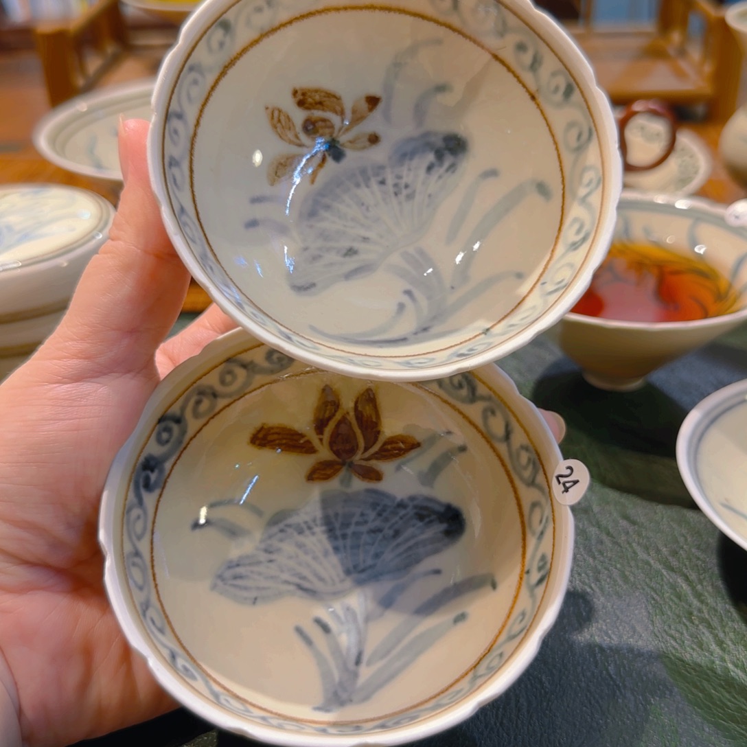 铠***琪仿古定瓷 24-28花口圆碗