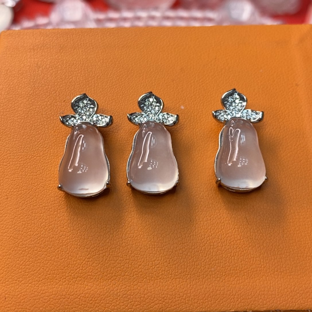 石英质玉合金吊坠