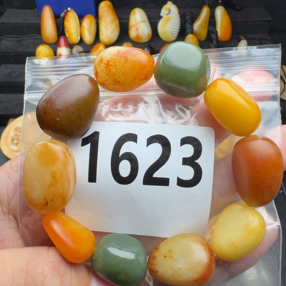 和田玉未镶嵌手串