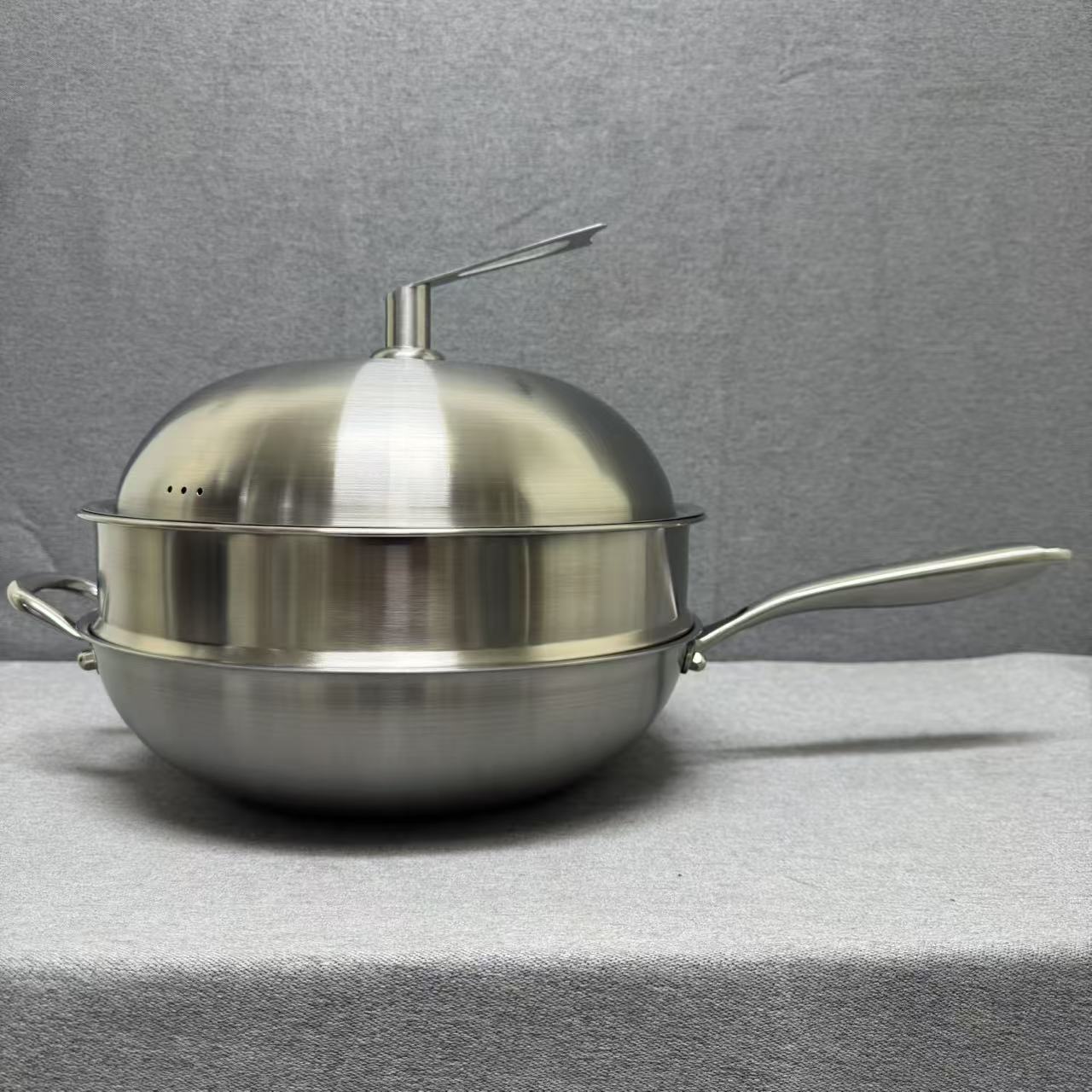 L025-1 内钛单柄炒锅 带蒸屉  32*8.5CM 整锅重约2.64KG