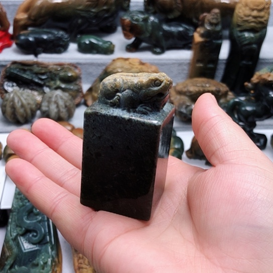 岫岩河磨玉（透闪石质玉）把件未镶嵌