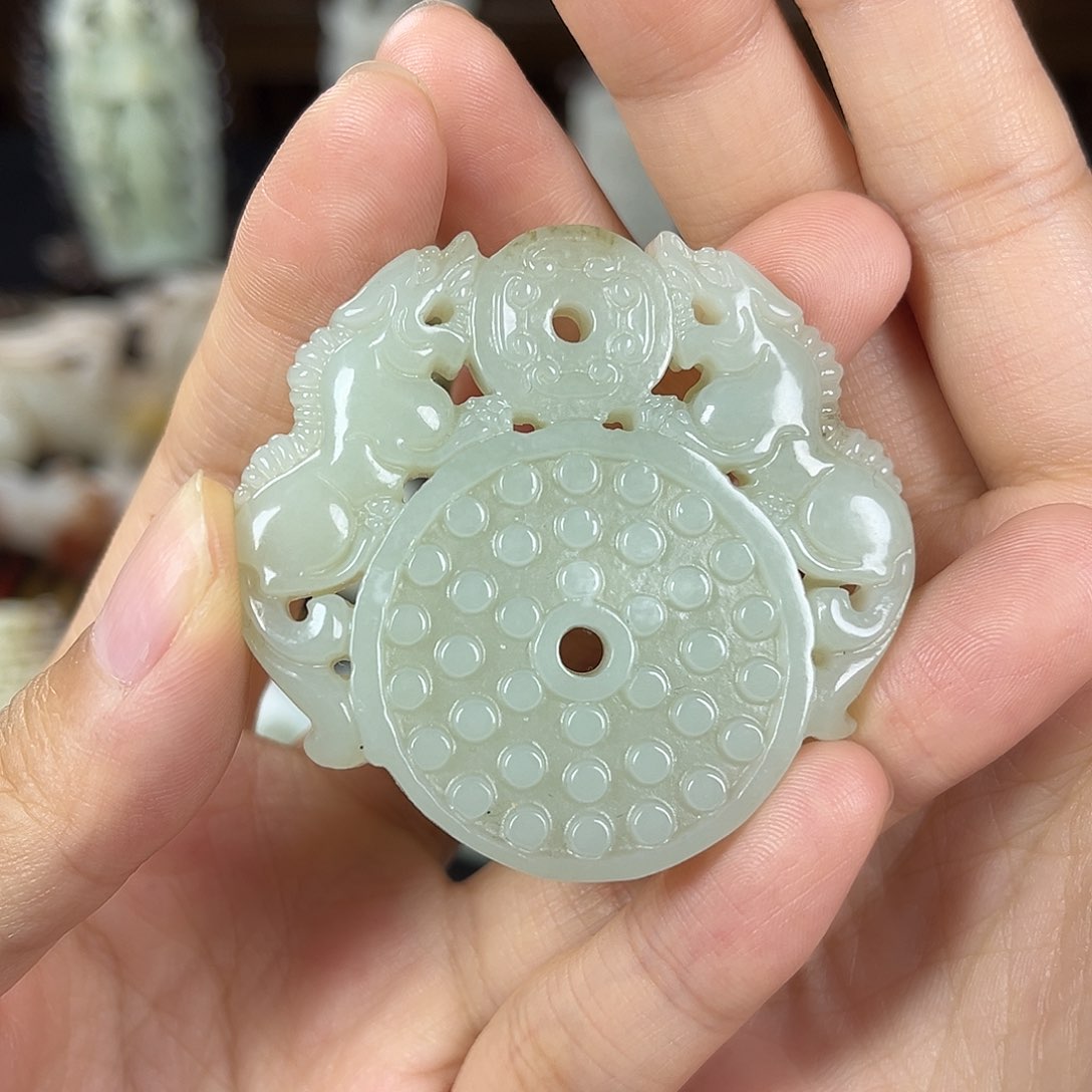 和田玉未镶嵌把件