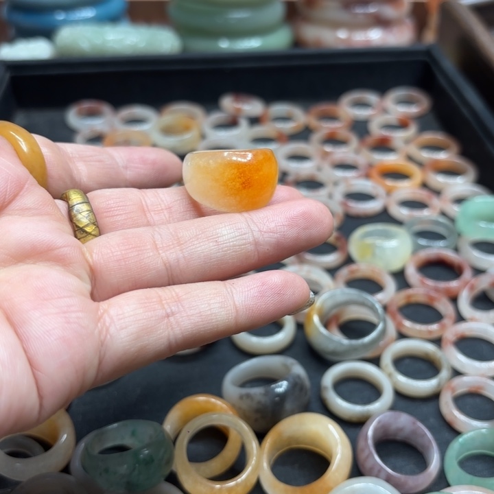 忘***你石英质玉未镶嵌手镯