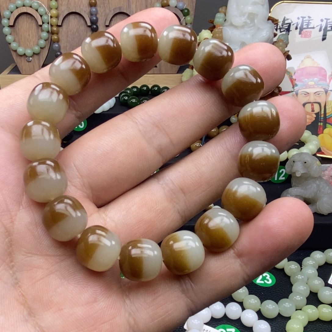 和田玉（糖玉）手链未镶嵌且末糖白半山半水卡12