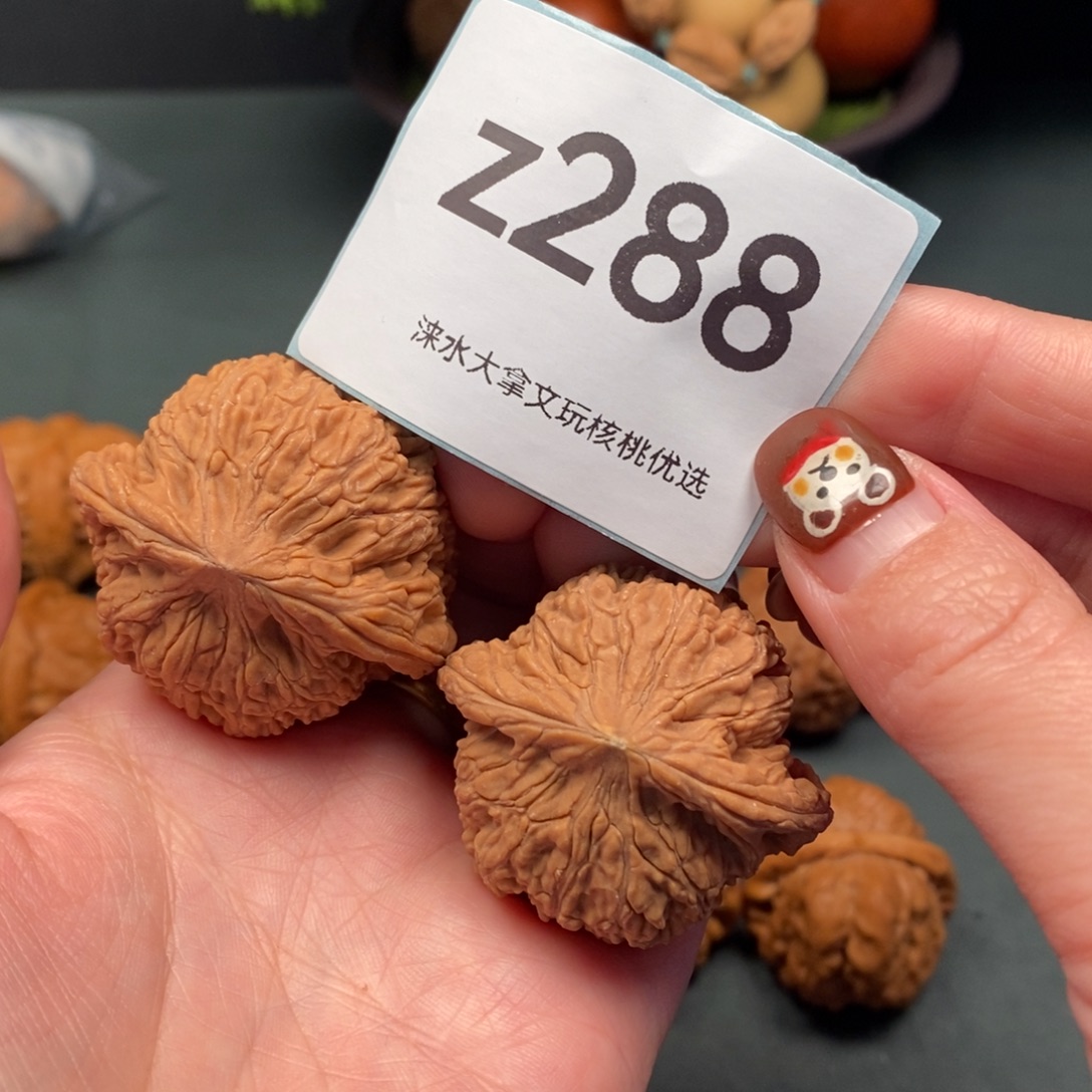 把件文玩核桃绣球        288
