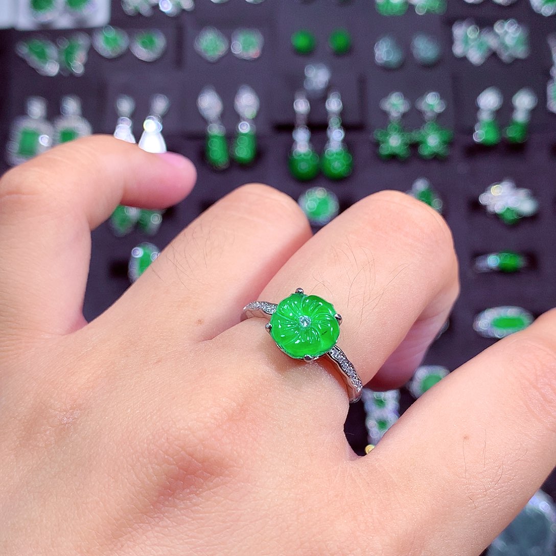 颈饰未镶嵌翡翠天然