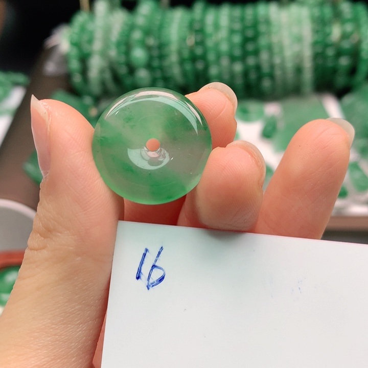 石英质玉颈饰未镶嵌十****觉