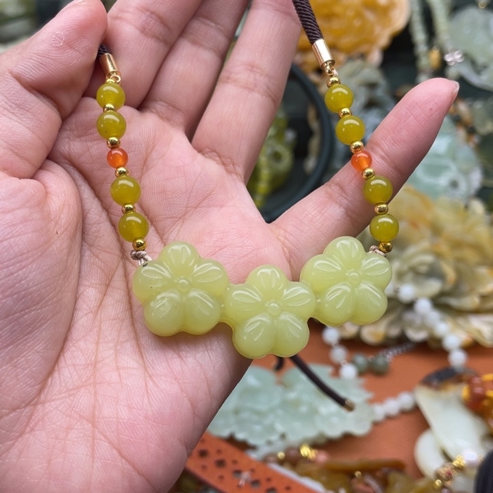 蛇纹石玉吊坠合金
