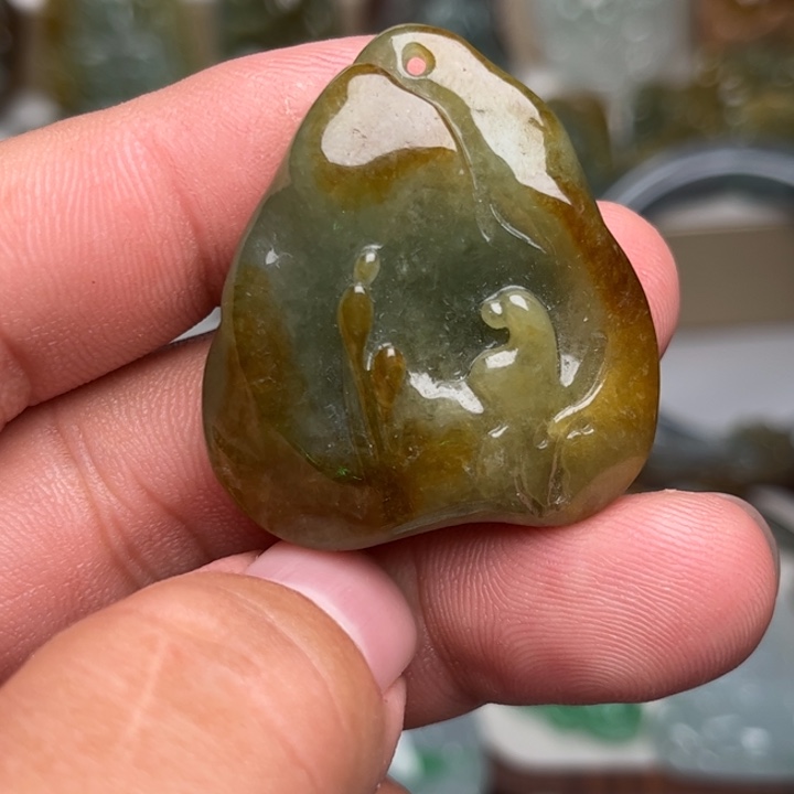 翡翠未镶嵌颈饰悟道