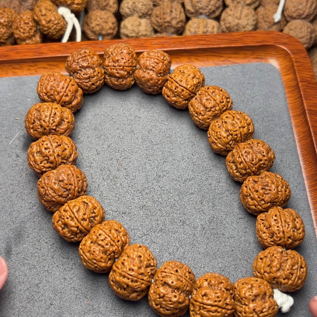 菩提17号尼泊尔大金刚22纽扣梅花手持