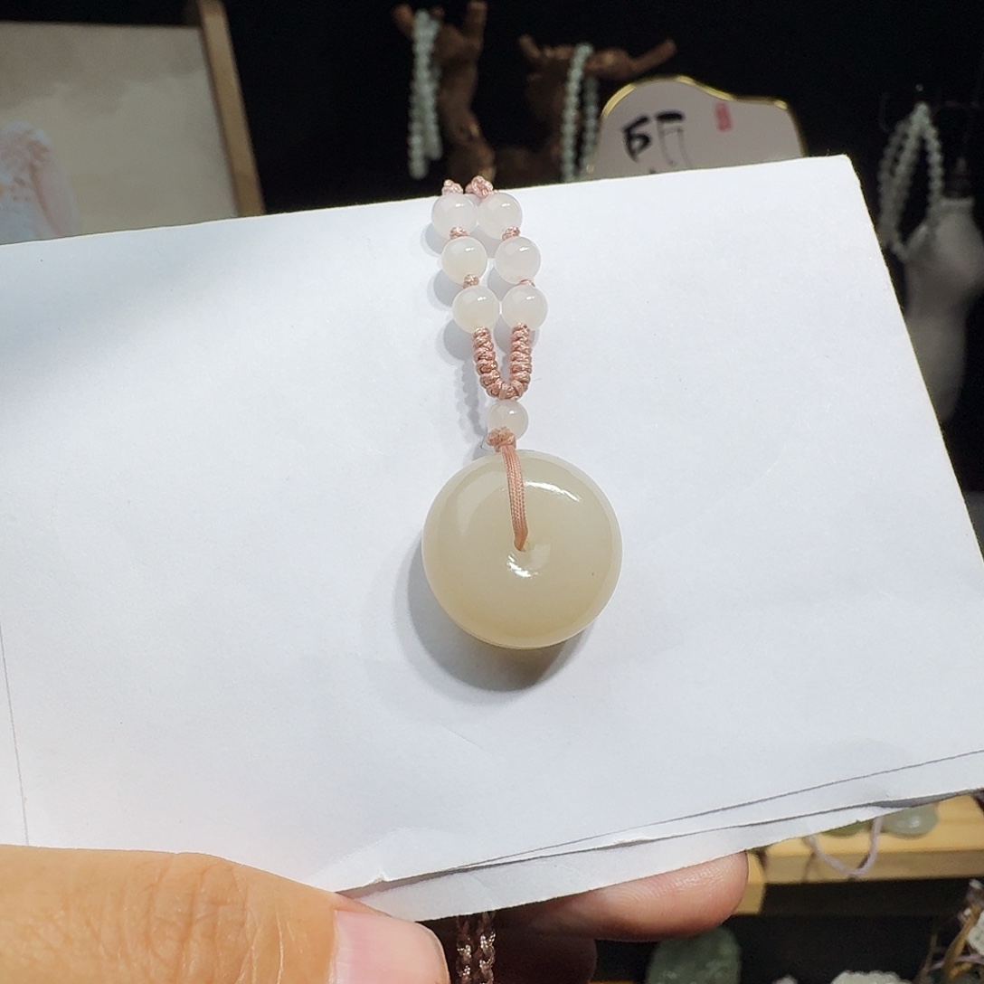 七***一和田玉未镶嵌颈饰