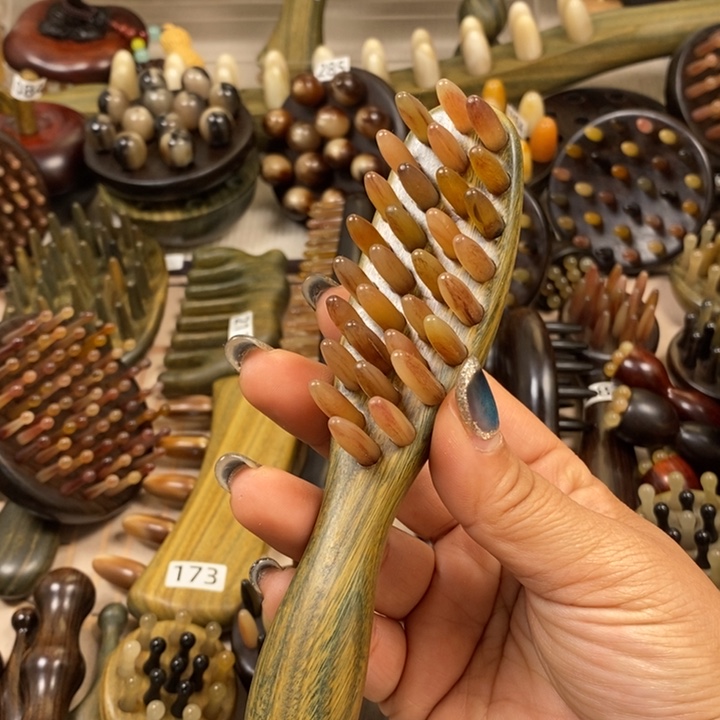 绿檀30齿羊角按摩梳