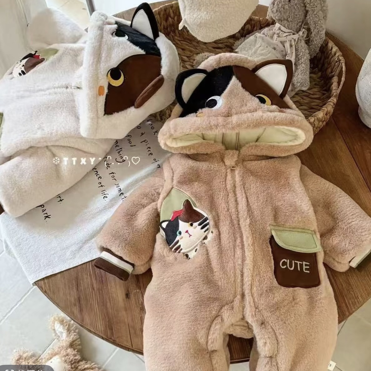 宝宝冬季加绒加厚熊猫连体衣保暖舒适外出哈衣可爱卡通爬服