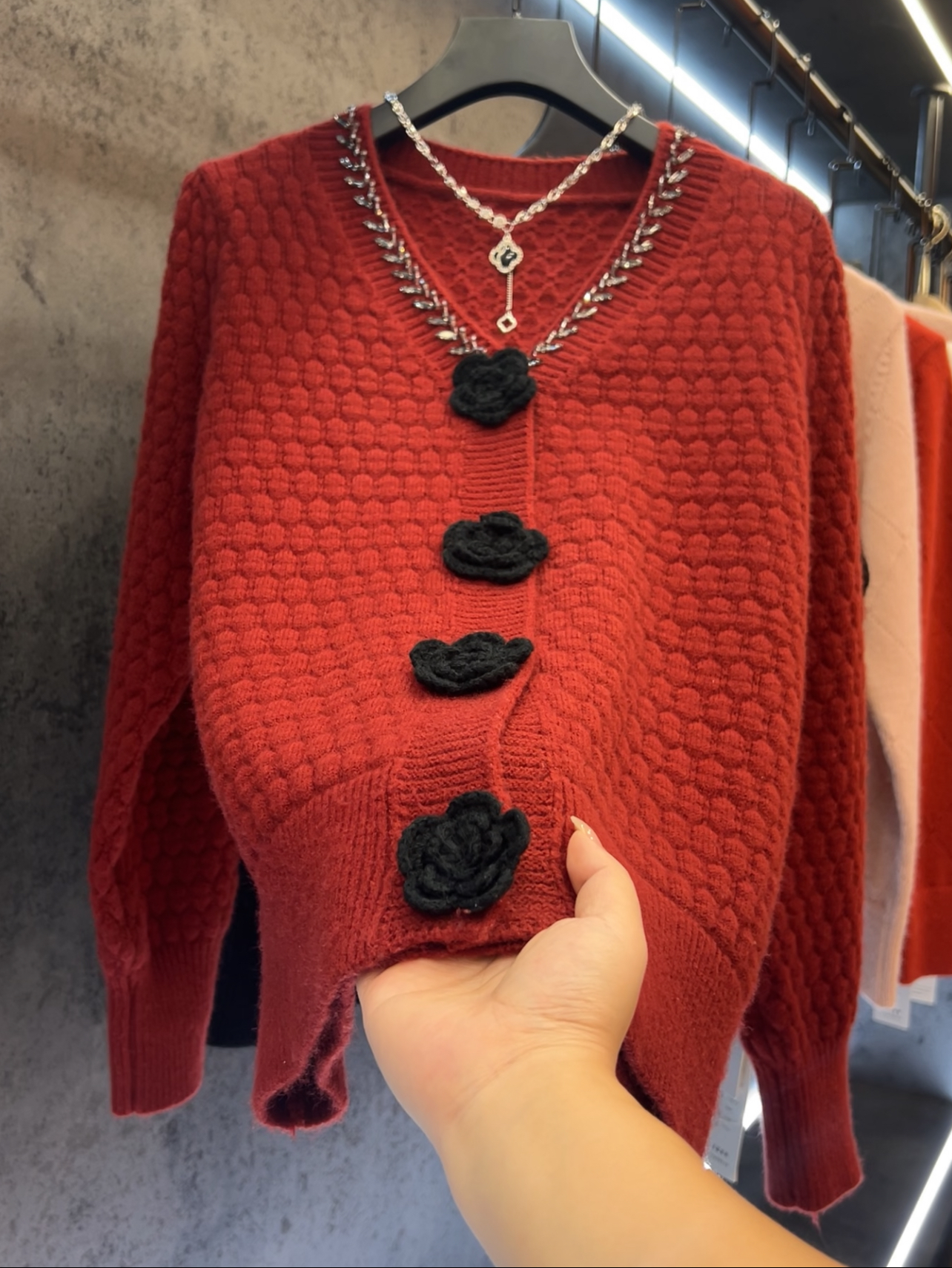 【定制大码女装80-200斤】手工钩花重工百搭显瘦甜美V领开衫1818