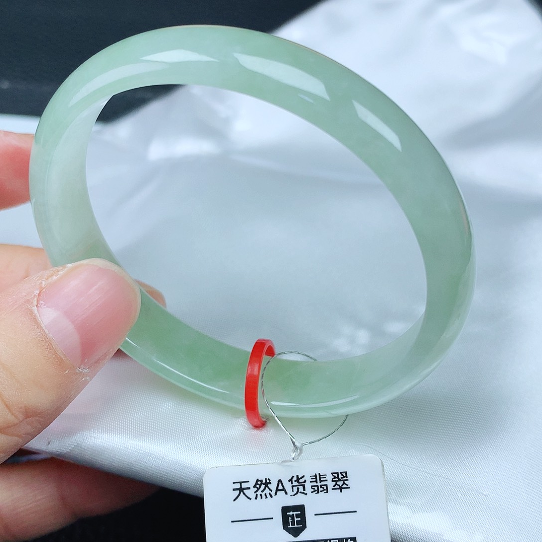 翡翠手镯未镶嵌53贵